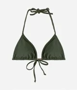 Bikini top triangular fruncido color fucsia, confeccionado en poliamida, con breteles trenzados y superficie lisa.