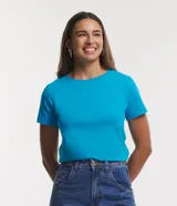 Blusa básica de algodón color tostado, de manga corta con dobladillo y nudo frontal.