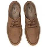 Zapato náutico casual de cuero color marrón con cordones y suela de goma blanca. El cuero proviene de una curtiduría sostenible con certificación ecológica de «ORO».