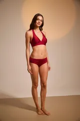 Bombacha de bikini negra de corte clásico.