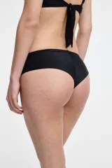 Culotte de bikini marrón con estampado de piel de serpiente.