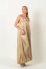 Vestido solera italiano color dorado, de viscosa, amplio y acampanado.