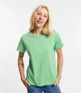 Blusa básica de algodón color tostado, de manga corta con dobladillo y nudo frontal.