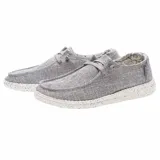 Mocasín de caña baja en lona de algodón orgánico gris, con ajuste extra ancho y suela ultraligera.