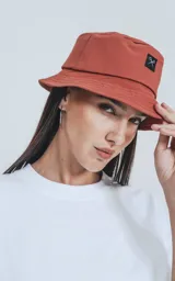 Remera blanca de manga corta con calce boxy fit, realizada en tejido jersey 24/1 americano.