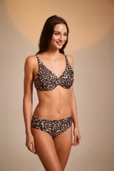 Top de bikini negro con breteles finos y detalle de nudo en el centro del busto.