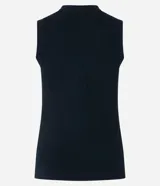 Blusa estilo chaleco color marrón, confeccionada en ribana, con abotonado delantero, sin mangas y con textura acanalada.