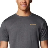 Remera gris de manga corta con logo de Columbia en el pecho.