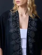 Kimono negro de gasa con apliques de brillos, marca Jessica Mc Clintock.