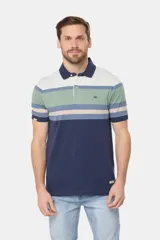 Remera polo a rayas horizontales en tonos bordó, blanco y azul. Con botones personalizados y logo bordado en el pecho.