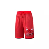 Short deportivo rojo con textura de piel de serpiente y logo de los Chicago Bulls.