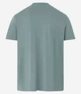 Remera de hombre color verde grisáceo, de manga corta y cuello redondo, confeccionada en algodón peruano.