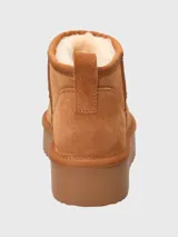 Botas cortas color marrón claro, con interior de piel sintética, plataforma y suela de goma.