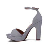 Sandalia plateada con glitter, de la marca Vizzano, con plataforma y pulsera al tobillo.