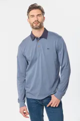 Polo de jersey liso en color azul, de manga larga y corte clásico.