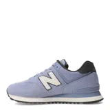 Championes urbanos New Balance Classics Traditionnels 574 para mujer, color celeste con detalles en blanco, confeccionados en gamuza y malla, con logo "N" característico en los laterales y entresuela ENCAP.