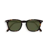 Lentes de sol Izipizi modelo #E, con montura carey y lentes verdes.