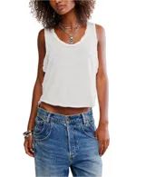 Musculosa blanca de algodón con cuello redondo y sisas amplias.