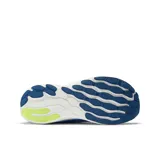 Championes de running New Balance Fresh Foam X More V4, color celeste con detalles en gris y blanco.