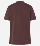 Remera marrón de algodón con cuello redondo y mangas cortas. Estampado frontal con tres gatos y la inscripción "Catgang" y "miaw".