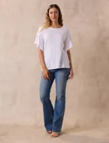 Blusa azul de algodón texturado, marca Ruby Rd. Manga corta amplia y cuello redondo.