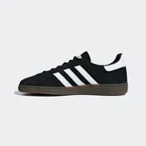Championes Adidas Handball Spezial negros con detalles en blanco y suela de goma color caramelo.