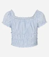 Blusa corta de tricolina a rayas celestes y blancas, con escote elástico, mangas cortas abullonadas con frufrú y fruncido en el bajo.