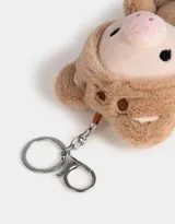 Llavero de peluche con forma de cerdito disfrazado de oso, con mosquetón metálico para colgar en carteras, mochilas o bolsos.