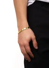 Pulsera dorada de acero quirúrgico con eslabones rectangulares.