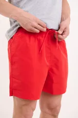 Short de baño verde liso con cintura elástica.