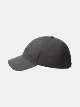 Gorra de béisbol de algodón color gris oscuro, con visera curva y logotipo de Calvin Klein bordado en tono a tono en la parte frontal.