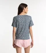 Blusa de pijama con mangas cortas y estampa de corazones.