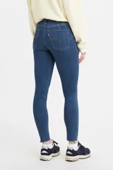 Jeans de tiro alto Levi's modelo 721, corte skinny, color azul Chelsea SW. Fabricados con denim stretch con tecnología Hypersoft.