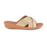 Sandalia Usaflex con capellada de cuero color negro y tiras cruzadas. Forro Usa Care en tejido resistente, suave y sedoso, que previene la propagación de bacterias. Suela Comfy extragruesa para mayor comodidad.