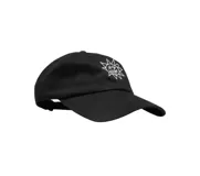 Gorra negra de béisbol con visera curva y logo de sol sonriente bordado en blanco en el frente.