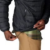 Campera puffer Columbia Powder Lite II, color verde oliva en la parte superior y verde claro en la parte inferior. Con cierre frontal, cuello alto, bolsillos laterales con cierre y logo de la marca bordado en el pecho.