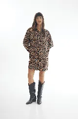 Botas bucaneras de cuero negro con puntera metálica y caña desmontable para transformarlas en botines.