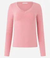 Blusa negra de algodón con escote en V y mangas largas.