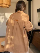 Camisa oversize de gabardina con lycra, color blanco.