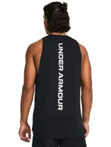 Musculosa deportiva Under Armour Zone color celeste con logo blanco en el pecho.