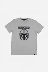 Camiseta de hombre en color gris con estampado del personaje Mandalorian.
