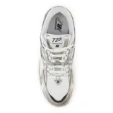 Championes New Balance modelo ML725, color blanco y plateado, con logo "N" en negro.