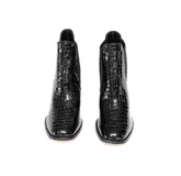 Botines negros de cuero sintético con textura de cocodrilo, punta cuadrada, paneles laterales elásticos y tacón bloque.