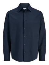 Camisa azul marino de popelina con cuello mao y fit regular.