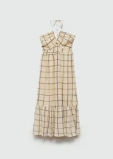 Vestido largo color crema con estampado de cuadros marrones, cuello halter y tirantes finos.