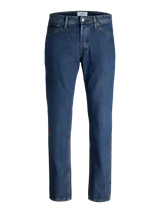 Jean azul de tiro medio y corte tapered, con cinco bolsillos y cierre con botón.