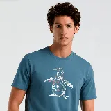 Remera azul con estampado de un pingüino con flores.