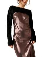 Bolero ultra corto de tejido suave con mangas exageradas y acabado brillante, ideal para combinar con vestidos.