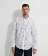Camisa de hombre de corte comfort, manga larga y cuello solapa. Estampado de mini cocoteros.