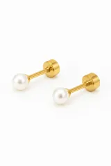 Par de caravanas abridoras doradas con perla blanca de 4mm, hechas de acero quirúrgico hipoalergénico.